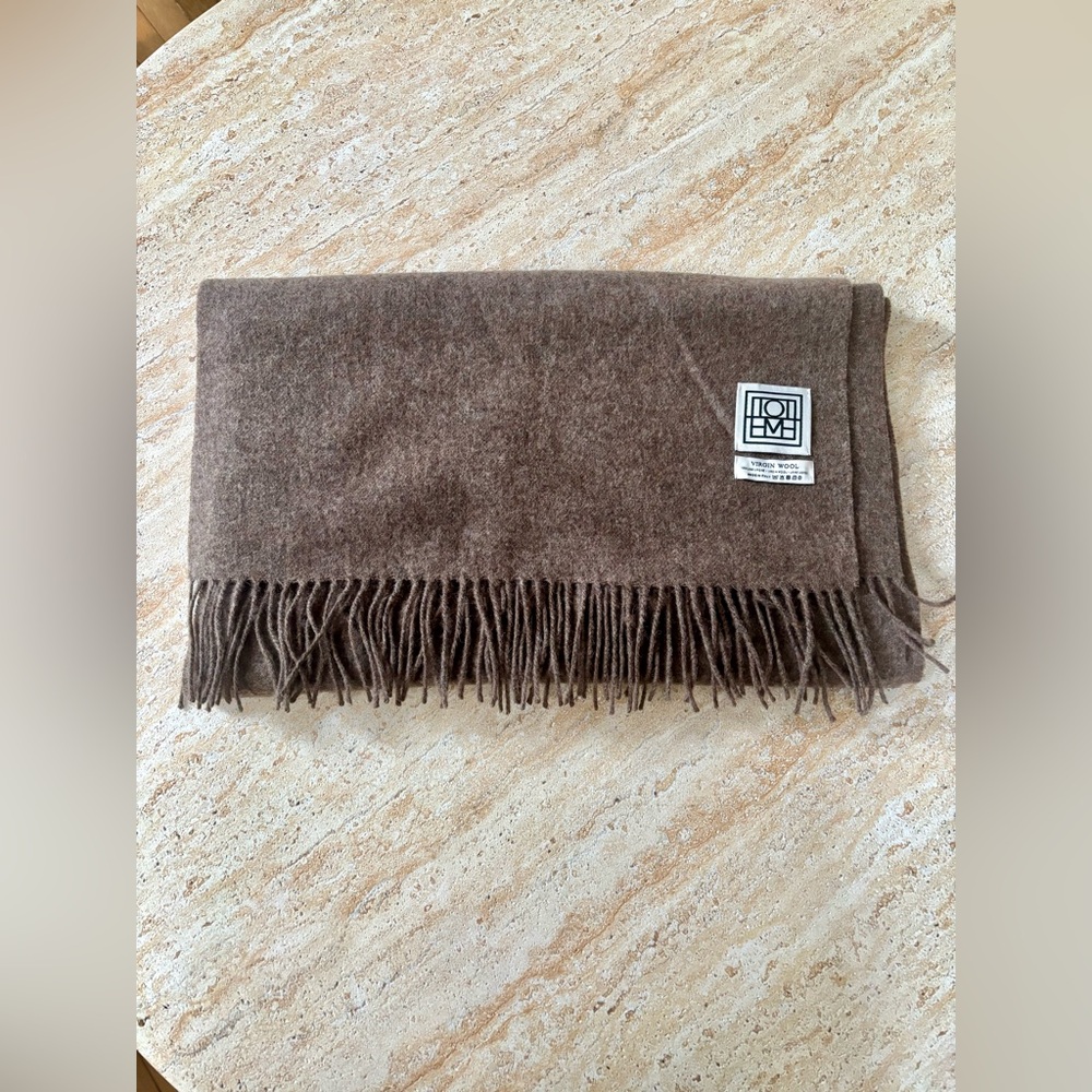 Toteme Classic Brown 100% Virgin Wool Scarf with Fringe